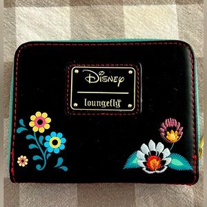 Loungefly Alice in wonderland wallet